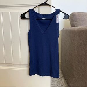 ON First Layer Ribbed Slim Fit V Neck Tank Top